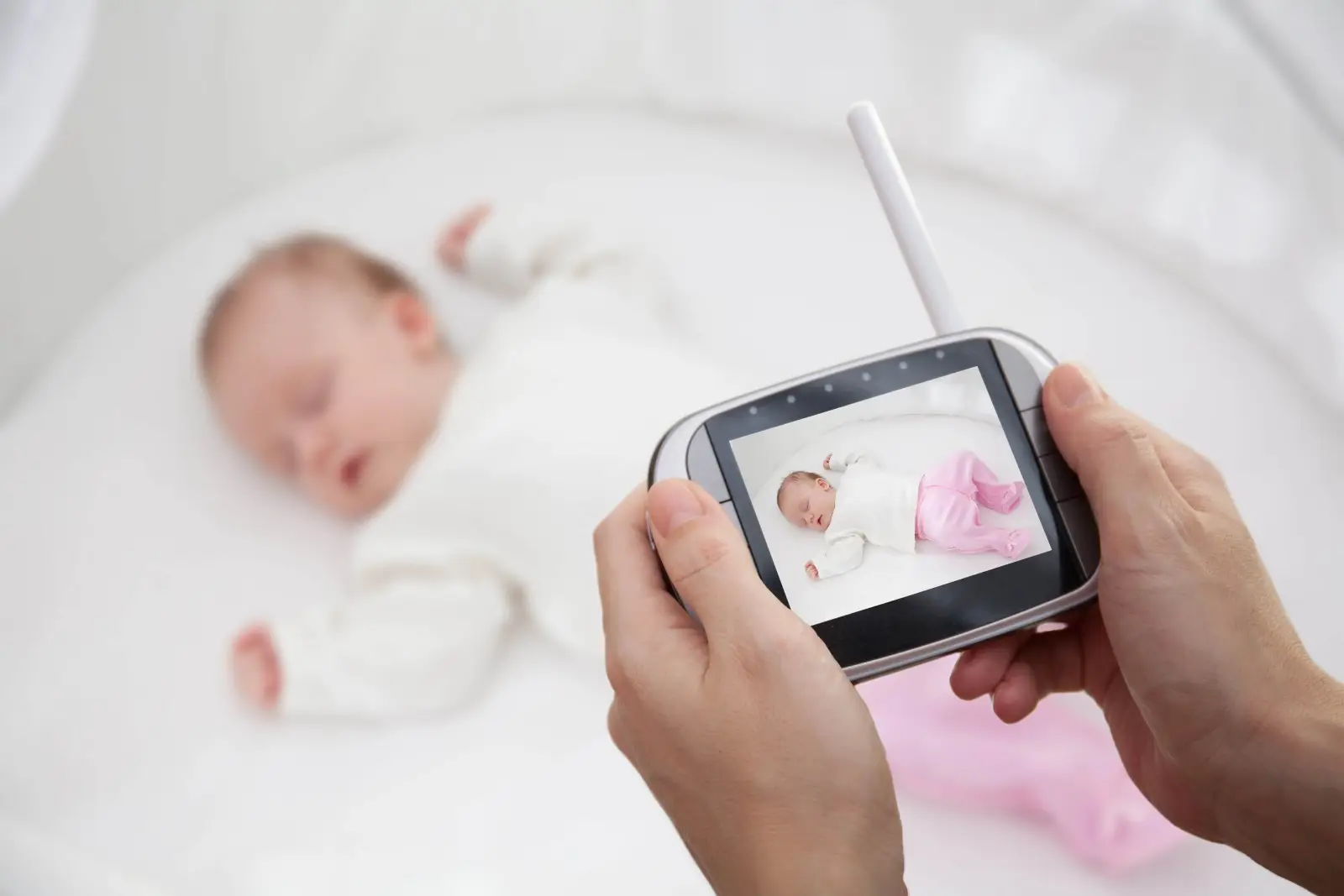 Baby mit Video-Babyphone